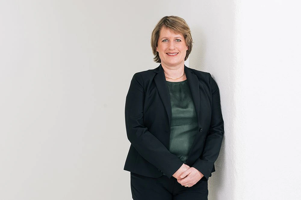 Sabine D'Amelio-Favez, Direktorin
